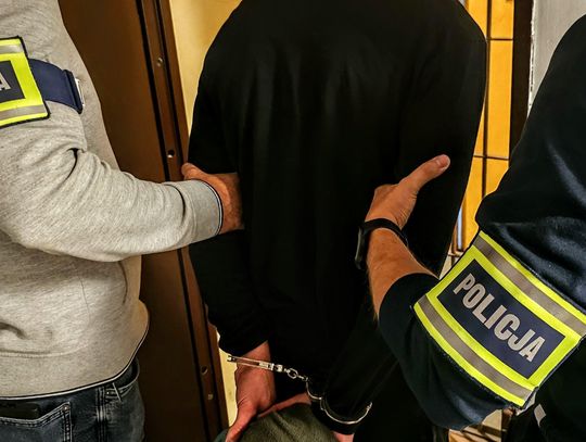 Koledzy pojechali na miejscówkę i wyciągnęli bongo. Mieli pecha, bo akurat przejeżdżał patrol