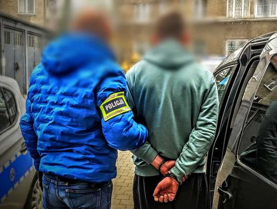 Koledzy sprzedawali przez internet części samochodowe, których nie mieli. Oszukali ludzi w całej Polsce