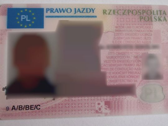 Kolega ją przeszkolił, a prawko kupiła przez internet. Była przekonana, że może tak jeździć