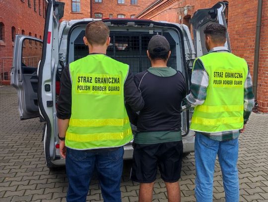 Kolumbijczyk dotkliwie pobił mężczyznę i groził mu śmiercią. Po zatrzymaniu musi opuścić Polskę