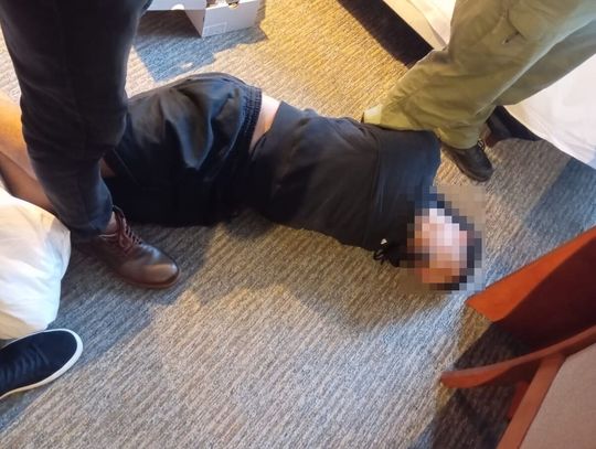 Kolumbijczyk sprawcą napadu na kantor. Udało mu się uciec z pieniędzmi, ale jeszcze tego samego dnia leżał skuty