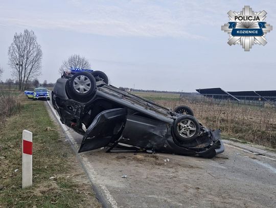Kompletnie pijana kobieta doprowadziła do dachowania. Jechała z małym dzieckiem