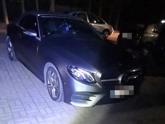 Kompletnie pijana kobieta w mercedesie nie rozumiała,  co chce od niej policja. "Wszycy tak robią"