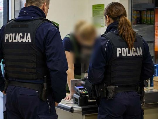 Kompletnie pijana sprzedawczyni obsługiwała klientów. Do pracy przyjechała samochodem