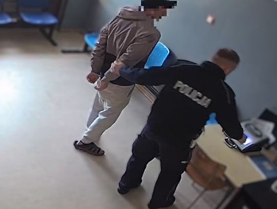 Kompletnie pijany 31-latek jechał całą szerokością drogi. Wiózł dziecko na plac zabaw