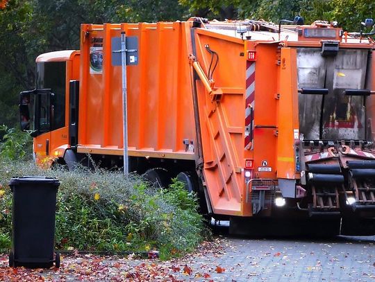 Kompletnie pijany kierował śmieciarką. Wydmuchał ponad 2 promile - tłumaczył, że wypił litr kompotu