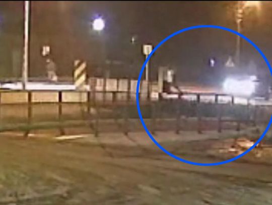 Kompletnie pijany kierowca potrącił dziewczynę na przejściu dla pieszych. Nawet nie próbował jej pomóc