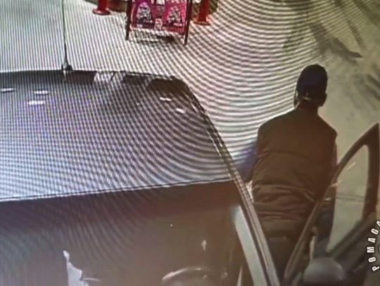 Kompletnie pijany kierowca przyjechał na stację benzynową. Został zatrzymany przez świadka