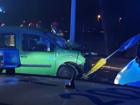 Kompletnie pijany kierowca wjechał w słup. W wypadku zginęła pasażerka samochodu