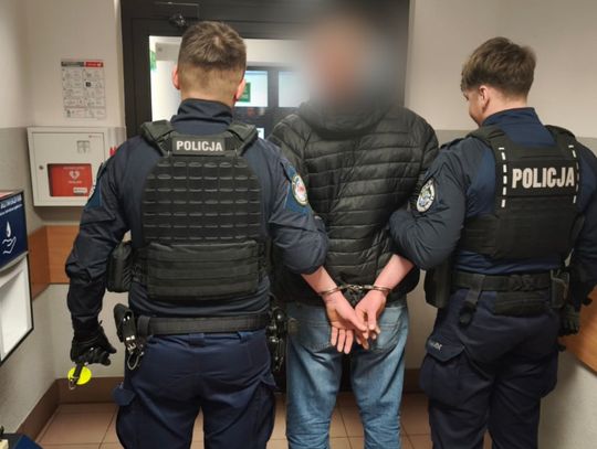 Kompletnie pijany przyjechał autem na stację paliw. Świadkowie zatrzymali 41-latka i wezwali policję