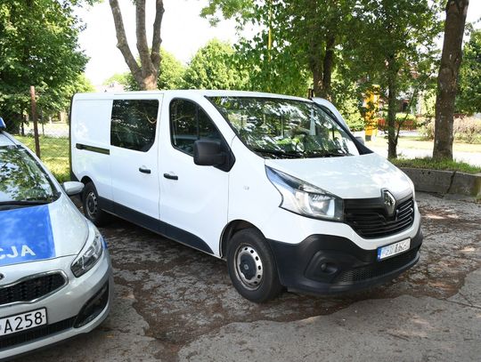 Kompletnie pijany przyszedł do pracy. Szef kazał mu iść do domu, 53-latek ukradł firmowego busa