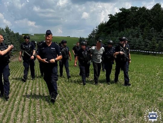 Koniec obławy na byłego policjanta. Mężczyzna został zatrzymany. Odpowie za zabójstwo teścia i ciężkie zranienie teściowej