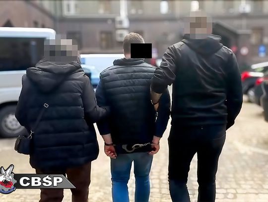 Koniec wielkiej ucieczki. Przemytnik 60 kg heroiny i gangster z USA w rękach policji Koniec wielkiej ucieczki. Przemytnik 60 kg heroiny i gangster z USA w rękach policji