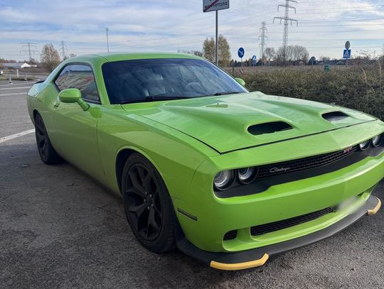 Kontrola dodge'a zakończona zatrzymaniem dowodu rejestracyjnego. Auto było za głośne