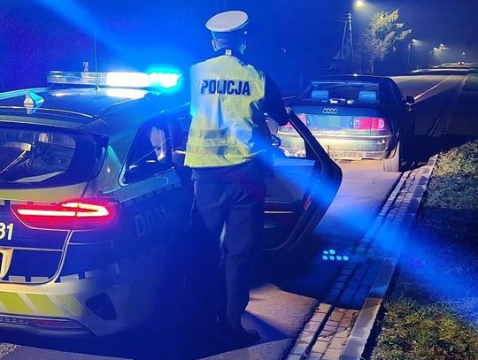 Kontrola drogowa zakończona aresztem dla kierowcy audi. 23-latek jechał po narkotykach i miał ich dużo w aucie