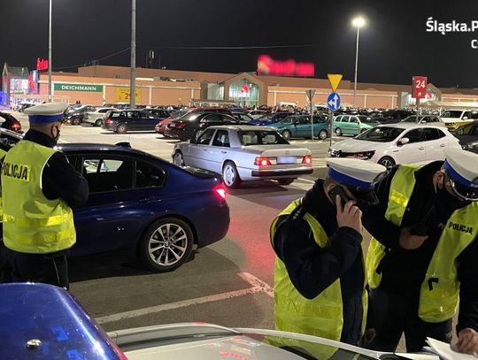 Kontrole policji na zlocie i nielegalnych wyścigach. Posypały się mandaty dla kierowców