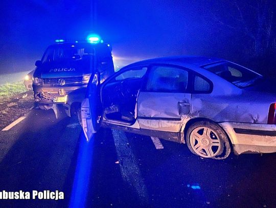 Kontrolowany kierowca spryskał policjanta gazem i odjechał. Podczas pościgu uszkodził dwa radiowozy
