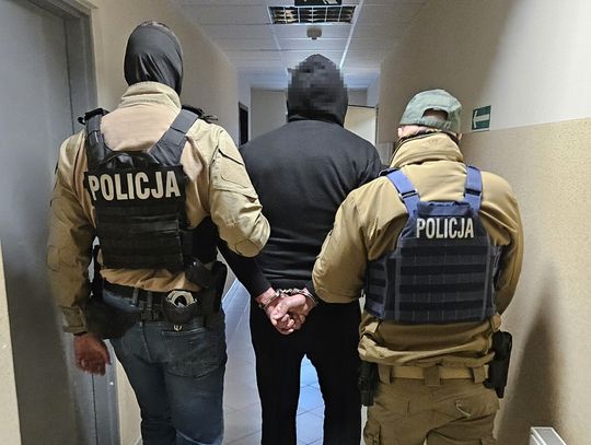 Kontrterroryści wysłani po niebezpiecznego 40-latka. Nie chciał otworzyć, więc weszli siłą Kontrterroryści wysłani po niebezpiecznego 40-latka. Nie chciał otworzyć, więc weszli siłą