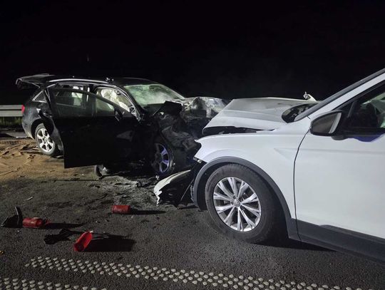 Koszmarny karambol na obwodnicy Stalowej Woli. Trzy auta rozbite, sześć osób w szpitalu