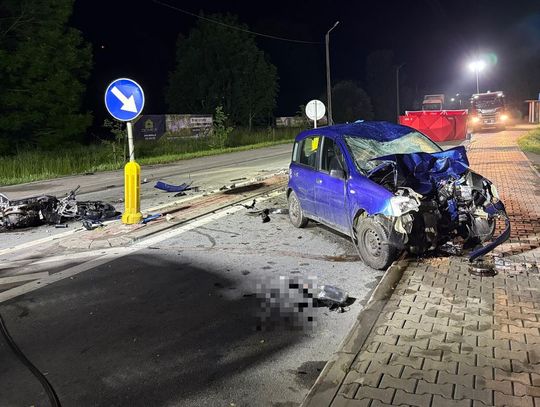 Koszmarny wypadek motocyklisty. Wyprzedzał trzy samochody, doprowadził do czołowego zderzenia