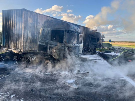 Koszmarny wypadek na autostradzie A1. Spłonęły dwie ciężarówki, jest ofiara śmiertelna i ranni