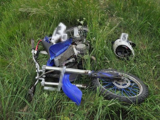 Koszmarny wypadek nastolatka na motorze. Wyjechał z pola wprost pod osobówkę, lądował śmigłowiec LPR