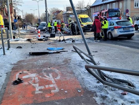 Koszmarny wypadek w centrum Słupska. Cztery osoby poszkodowane [FOTO]