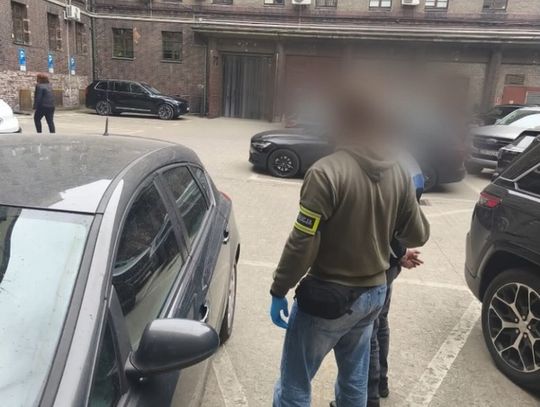 Kradli ludziom tożsamości i wyłudzali na nich elektronikę. Policja rozbiła szajkę oszustów