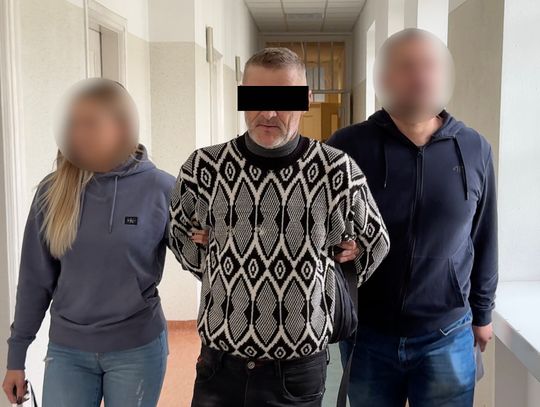 Kradli samochody, rozbierali je na części i wyłudzali odszkodowania. Policja rozbiła gang