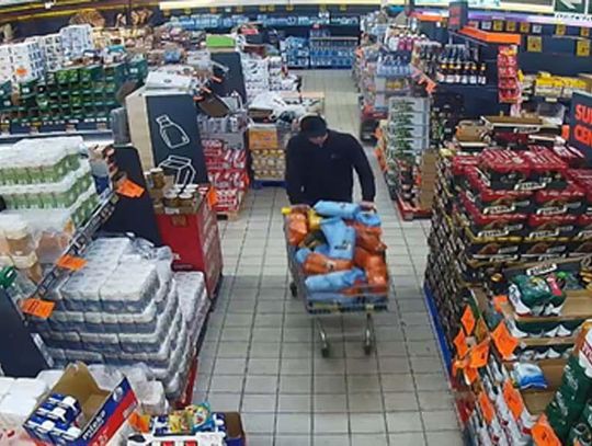 Kradli w sklepach ogromne ilości kawy. Wartość łupów to ponad 22 tysiące