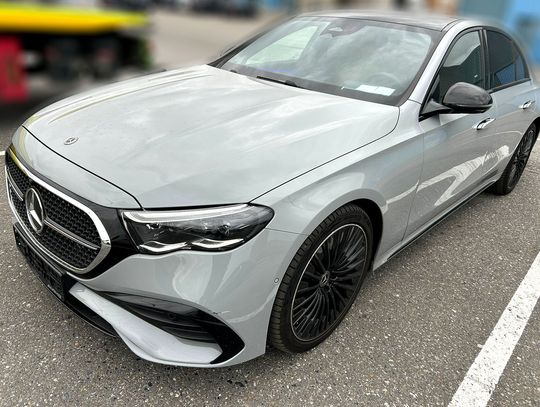 Kradzież mercedesa wartego ponad 400 tysięcy złotych. Auto miało trafić przez Belgię do Dubaju