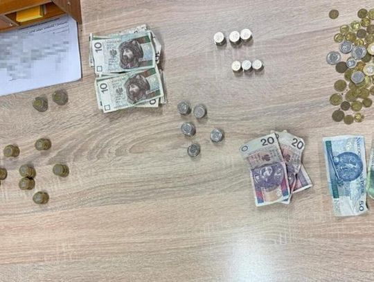 Kradzież w solarium. 26-letnia kobieta wyniosła puszkę z datkami na chore dziecko