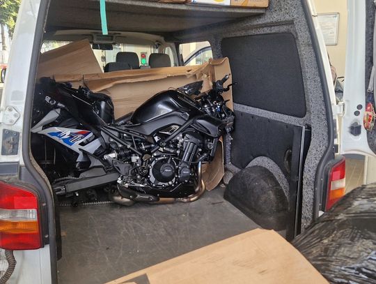 Kradzione motocykle rozebrane na części. Ładunek wart ćwierć miliona złotych miał trafić do Ukrainy