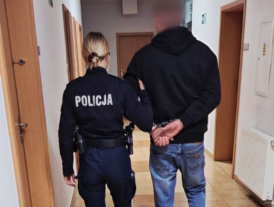 Kręcił się koło sklepu i zachowywał bardzo dziwnie. Mężczyzna miał dwa rodzaje narkotyków