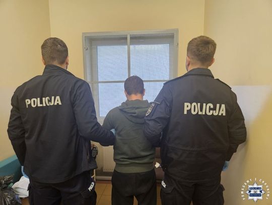 Krwawy finał awantury w mieszkaniu. 25-latek śmiertelnie ranił o rok starszego mężczyznę