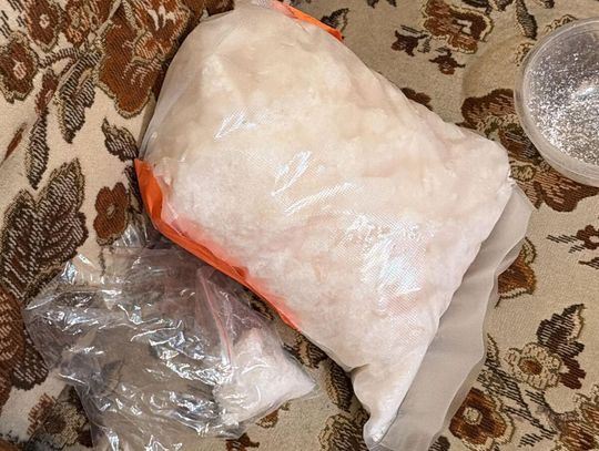 Kryminalni przeszukiwali dom dilera i usłyszeli pukanie - w drzwiach stał poszukiwany mężczyzna