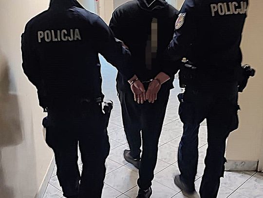 Krzyczał w mieszkaniu i dziwnie się zachowywał. Wezwani policjanci aresztowali 37-latka za narkotyki