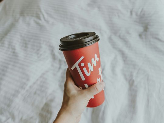 Kubki termiczne z logo – codzienna ekspozycja Twojej marki