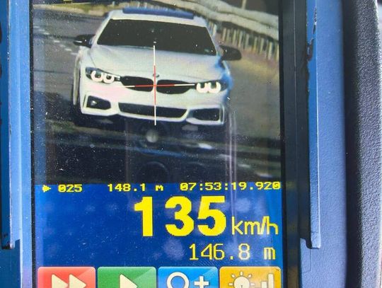 Kupił BMW i od razu chciał je przetestować. Pędził 135 km/h w zabudowanym