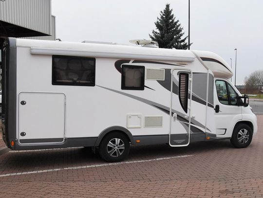 Kupił kampera za 100 tysięcy. Po odbiór pojechał do Niemiec i... dowiedział się, że go oszukali Kupił kampera za 100 tysięcy. Po odbiór pojechał do Niemiec i... dowiedział się, że go oszukali