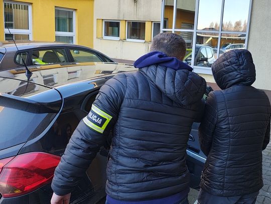 Kupiła auto, po czym okazało się, że musi je naprawić. Z zemsty pomalowała inne wozy handlarza Kupiła auto, po czym okazało się, że musi je naprawić. Z zemsty pomalowała inne wozy handlarza