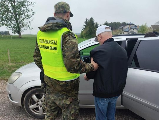 Kurier wpadł pod granicą. Przewoził Oplem pięciu nielegalnych migrantów z Afganistanu