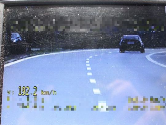 Kuriozalne tłumaczenie 19-latka. Pędził bmw blisko 200 km/h "na sprawdzian z matematyki"