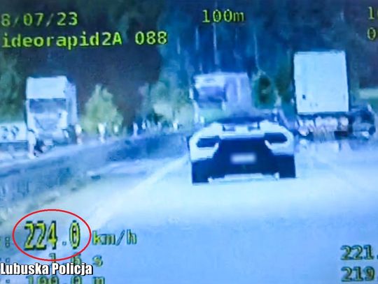 Lamborghini gnało autostradą 224 na godzinę. Kierowca tłumaczył, że jedzie tylko oddać je szefowi. WIDEO