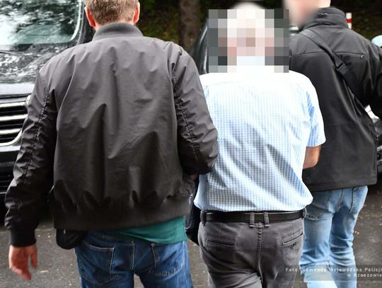 Lekarz podejrzany o branie łapówek od pacjentów. Miał przyjmować pieniądze i markowe alkohole