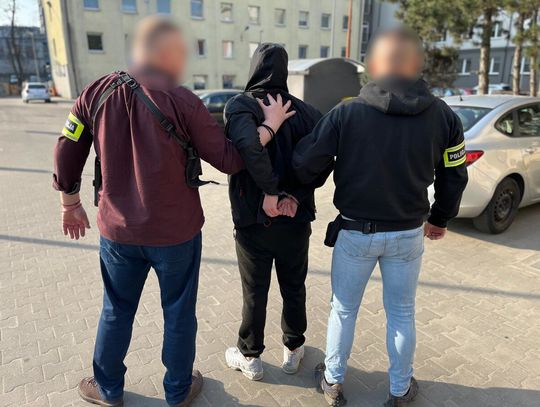 Lodówka nie pomogła. Zapach marihuany z mieszkania 28-latka niósł się po całej klatce schodowej Lodówka nie pomogła. Zapach marihuany z mieszkania 28-latka niósł się po całej klatce schodowej