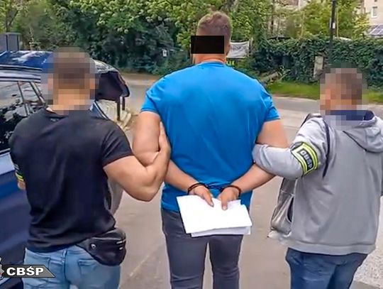 "Łowcy cieni" na polowaniu. Agenci CBŚP zatrzymali w różnych miastach czterech groźnych przestępców