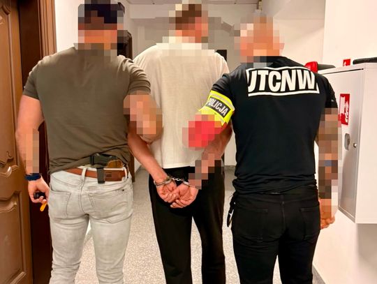 Ludzie wracali do samochodów, okazywało się, że stoją bez kół. Policja zatrzymała dwóch recydywistów