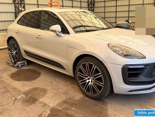 Luksusowe Porsche skradzione we Włoszech odnalazło się w Lubinie. Policja zatrzymała pasera