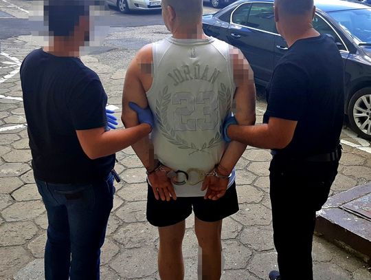 Ma na koncie pobicie i groził sąsiadom. Po wizycie policji nazbierał zarzutów na 5 lat więzienia